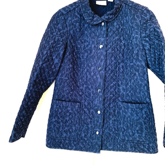 CHICO’S QUILTED 2 Hues of  Blue Jacket Lightweight - Picture 9 of 11